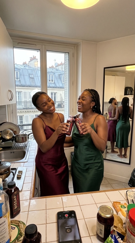Deux meilleures amies afro 25 ans bissap Mayagri complicite